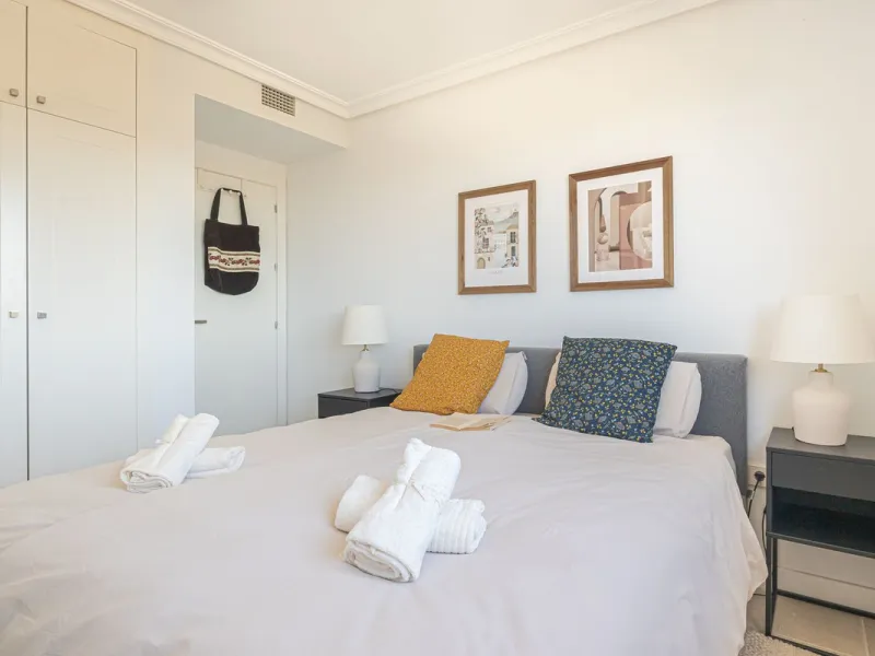 Apartment - Penthouse в продаже в Estepona, Málaga. В доме 2 спален и 2 ванных комнат. Площадь дома 95 м²