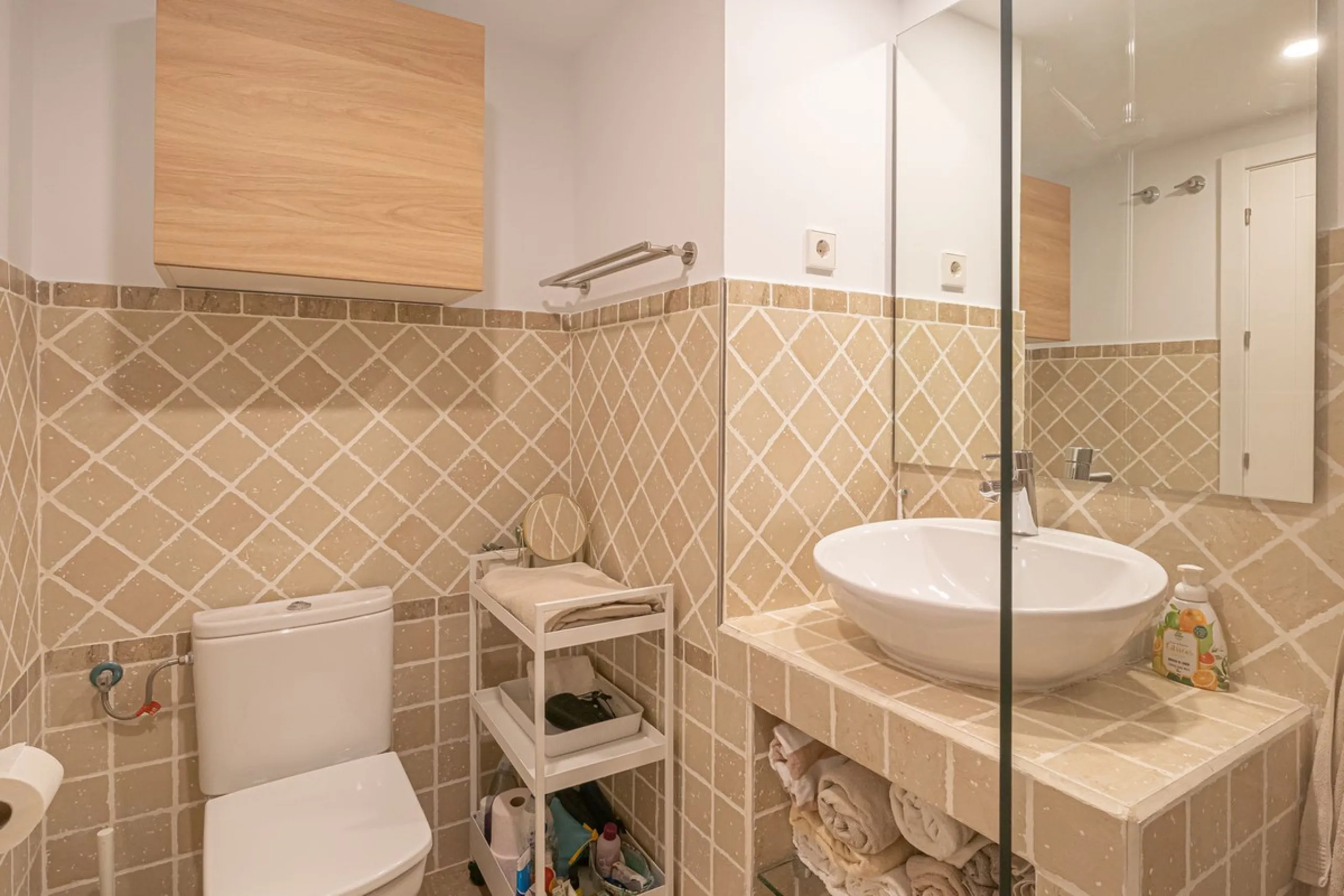 Apartment - Penthouse в продаже в Estepona, Málaga. В доме 2 спален и 2 ванных комнат. Площадь дома 95 м²