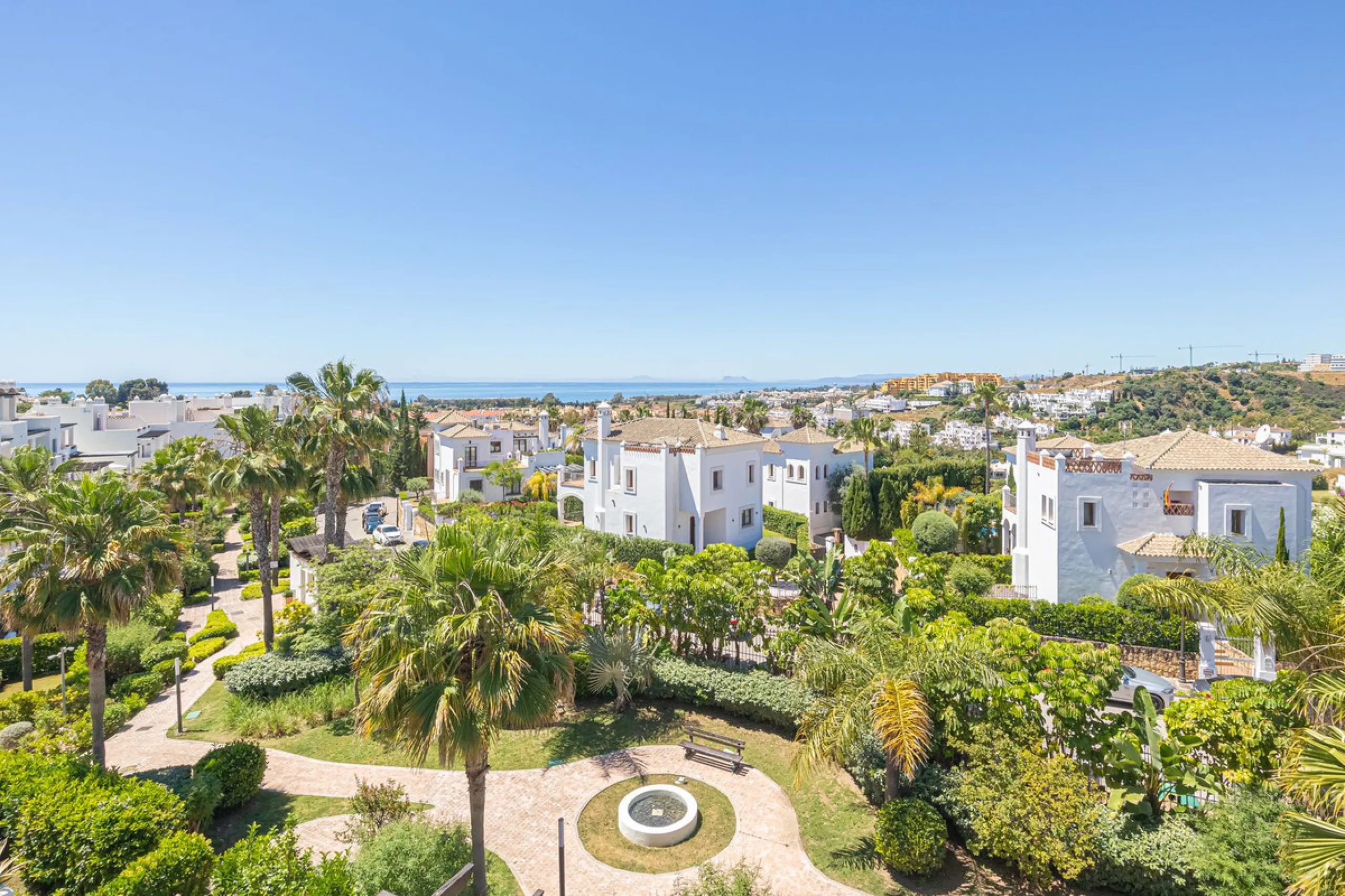 Apartment - Penthouse в продаже в Estepona, Málaga. В доме 2 спален и 2 ванных комнат. Площадь дома 95 м²