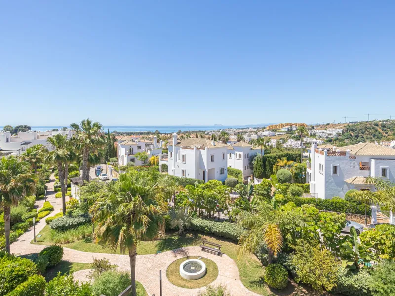 Apartment - Penthouse в продаже в Estepona, Málaga. В доме 2 спален и 2 ванных комнат. Площадь дома 95 м²