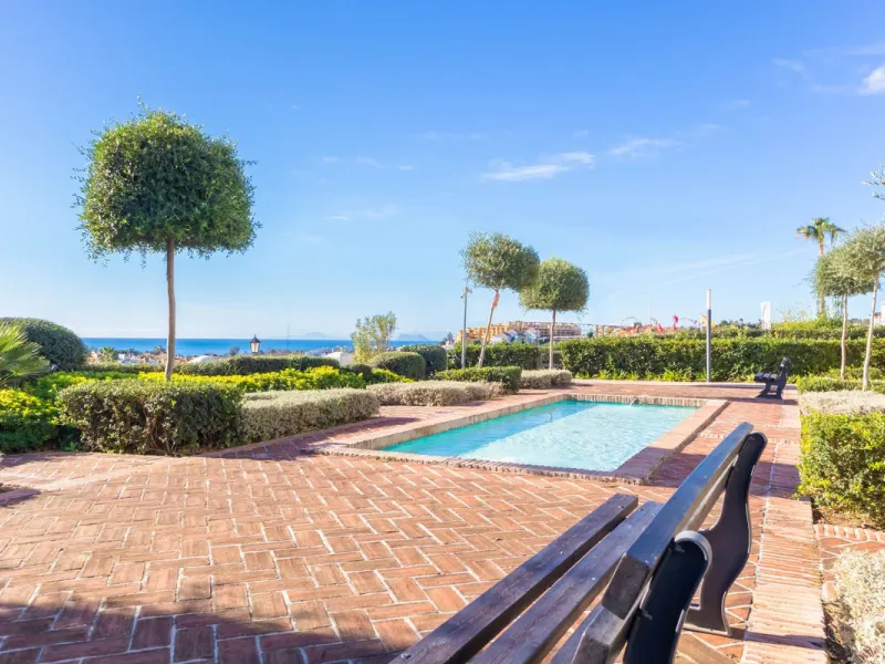 Apartment - Penthouse в продаже в Estepona, Málaga. В доме 2 спален и 2 ванных комнат. Площадь дома 95 м²