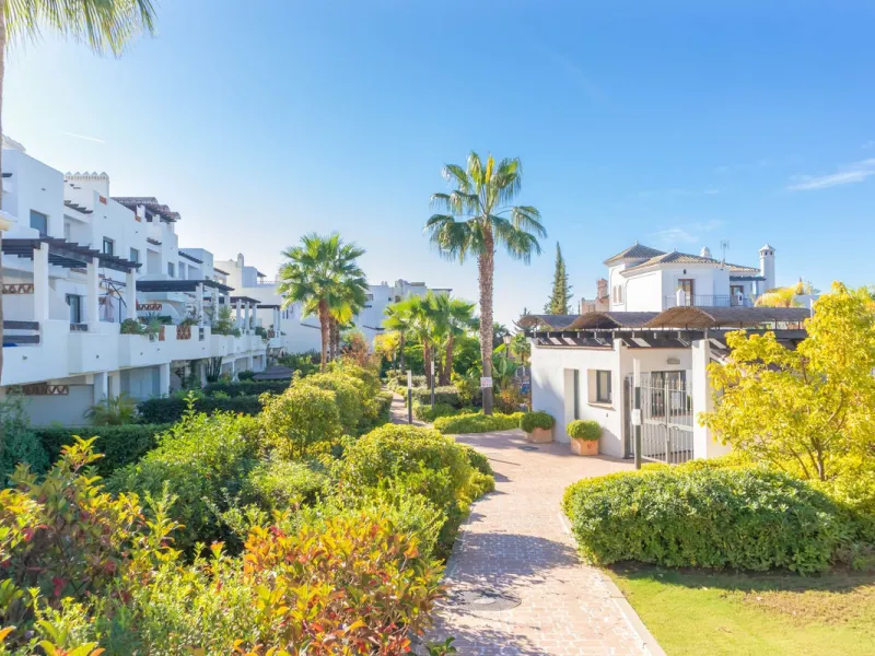 Apartment - Penthouse в продаже в Estepona, Málaga. В доме 2 спален и 2 ванных комнат. Площадь дома 95 м²