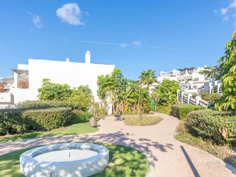 Apartment - Penthouse в продаже в Estepona, Málaga. В доме 2 спален и 2 ванных комнат. Площадь дома 95 м²