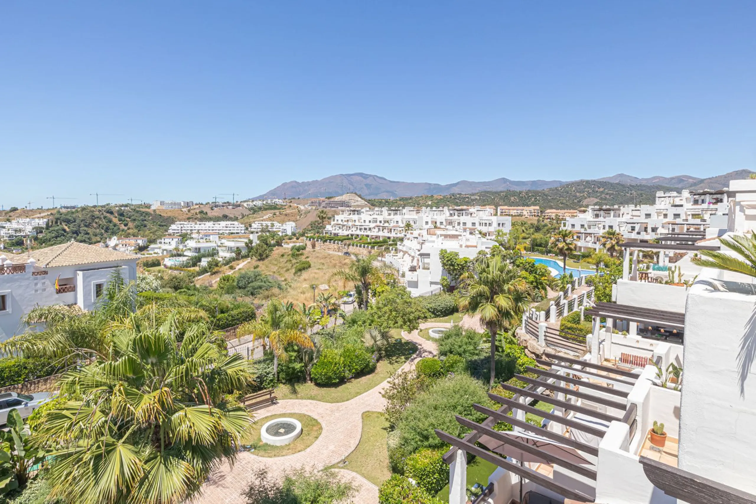 Apartment - Penthouse в продаже в Estepona, Málaga. В доме 2 спален и 2 ванных комнат. Площадь дома 95 м²