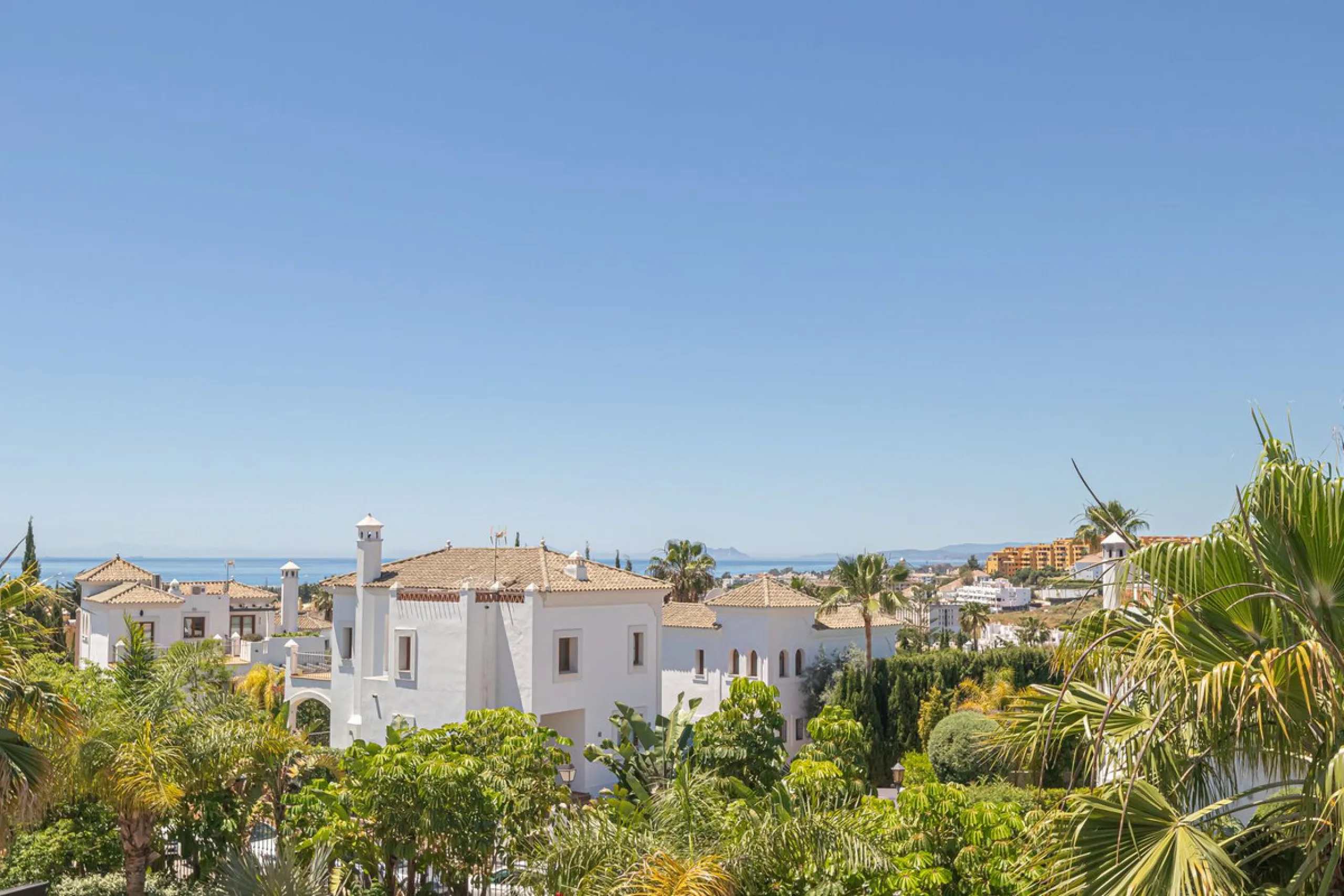 Apartment - Penthouse в продаже в Estepona, Málaga. В доме 2 спален и 2 ванных комнат. Площадь дома 95 м²