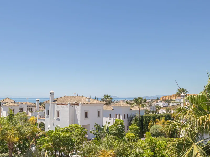 Apartment - Penthouse в продаже в Estepona, Málaga. В доме 2 спален и 2 ванных комнат. Площадь дома 95 м²