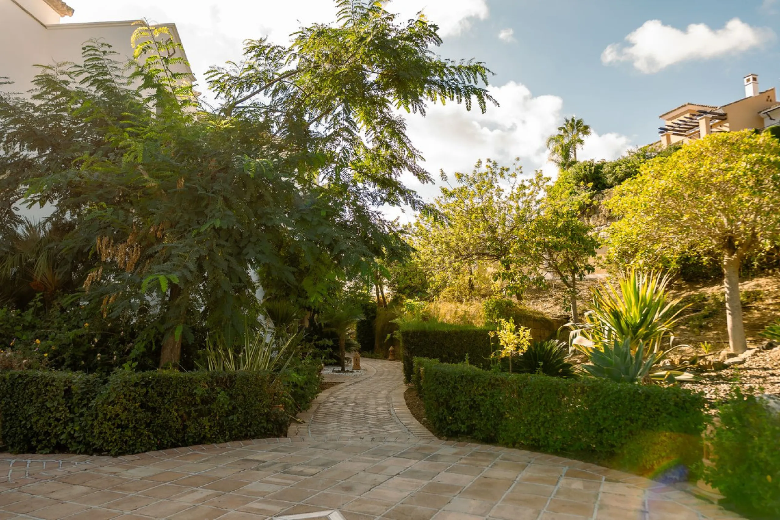 Investment Opportunity – Penthouse with Private Solarium in La Torre, Los Arqueros Golf