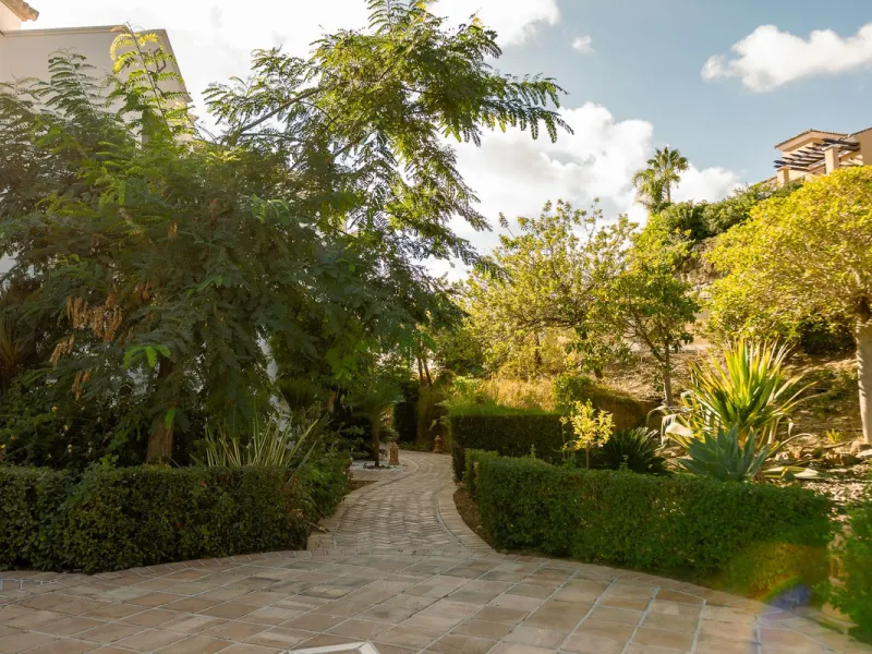 Investment Opportunity – Penthouse with Private Solarium in La Torre, Los Arqueros Golf