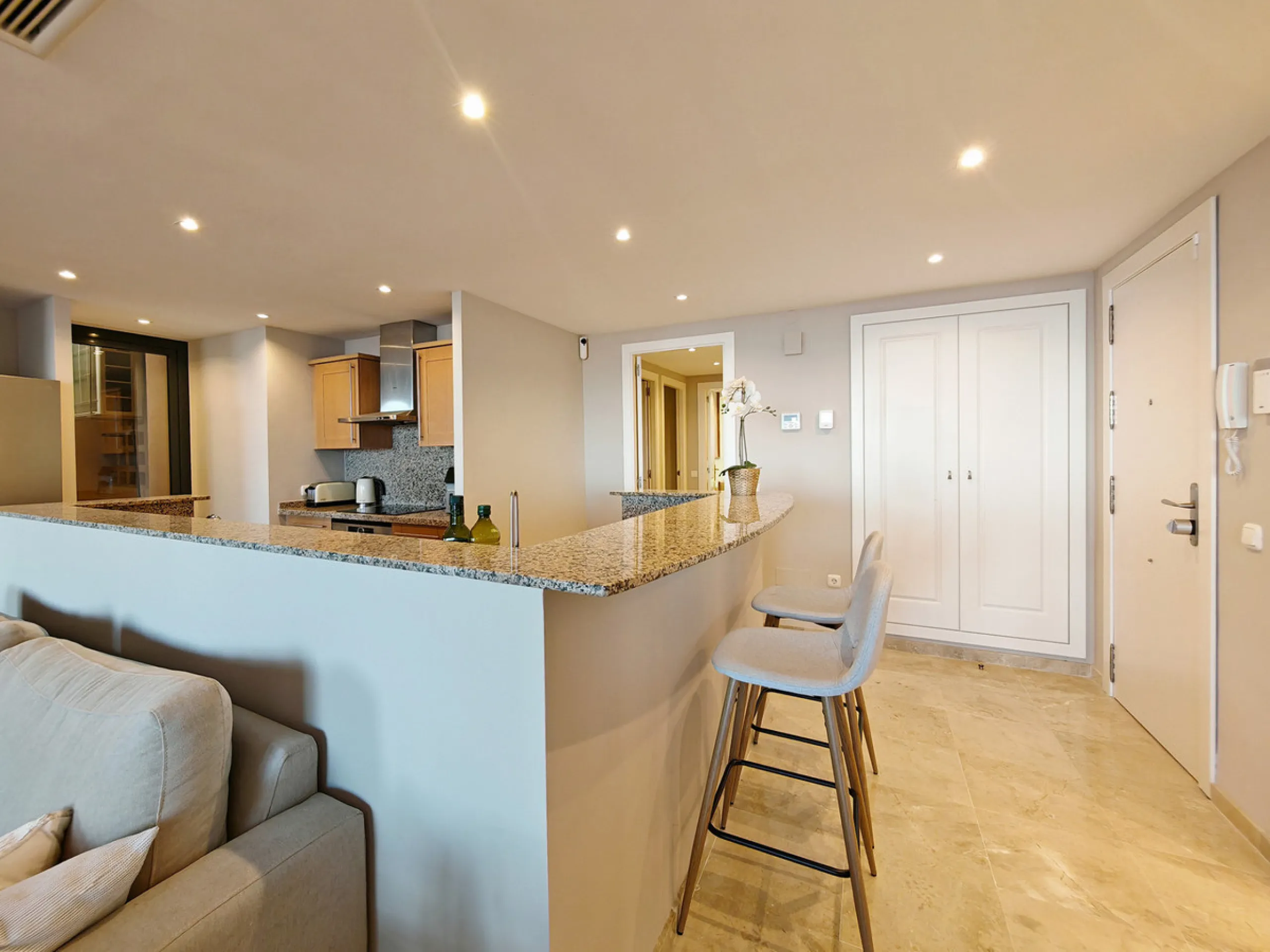 Ground Floor Apartment for sale in , Mijas Costa with 3 bedrooms, 2 bathrooms, 1 on suite bathroom and 1 toilet, with communal swimming pool and private garage (1 parking spaces). Regarding property dimensions, it has 109.7 m² built and 42.19 m² terrace. 