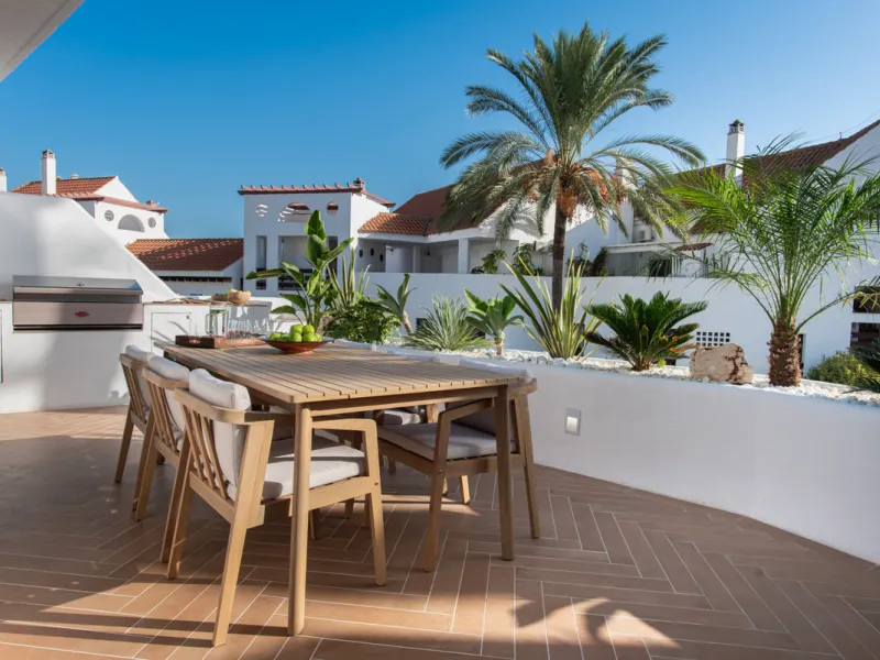 Apartment - Middle Floor Apartment в продаже в Marbella, Málaga. В доме 3 спален и 5 ванных комнат. Площадь дома 143 м²