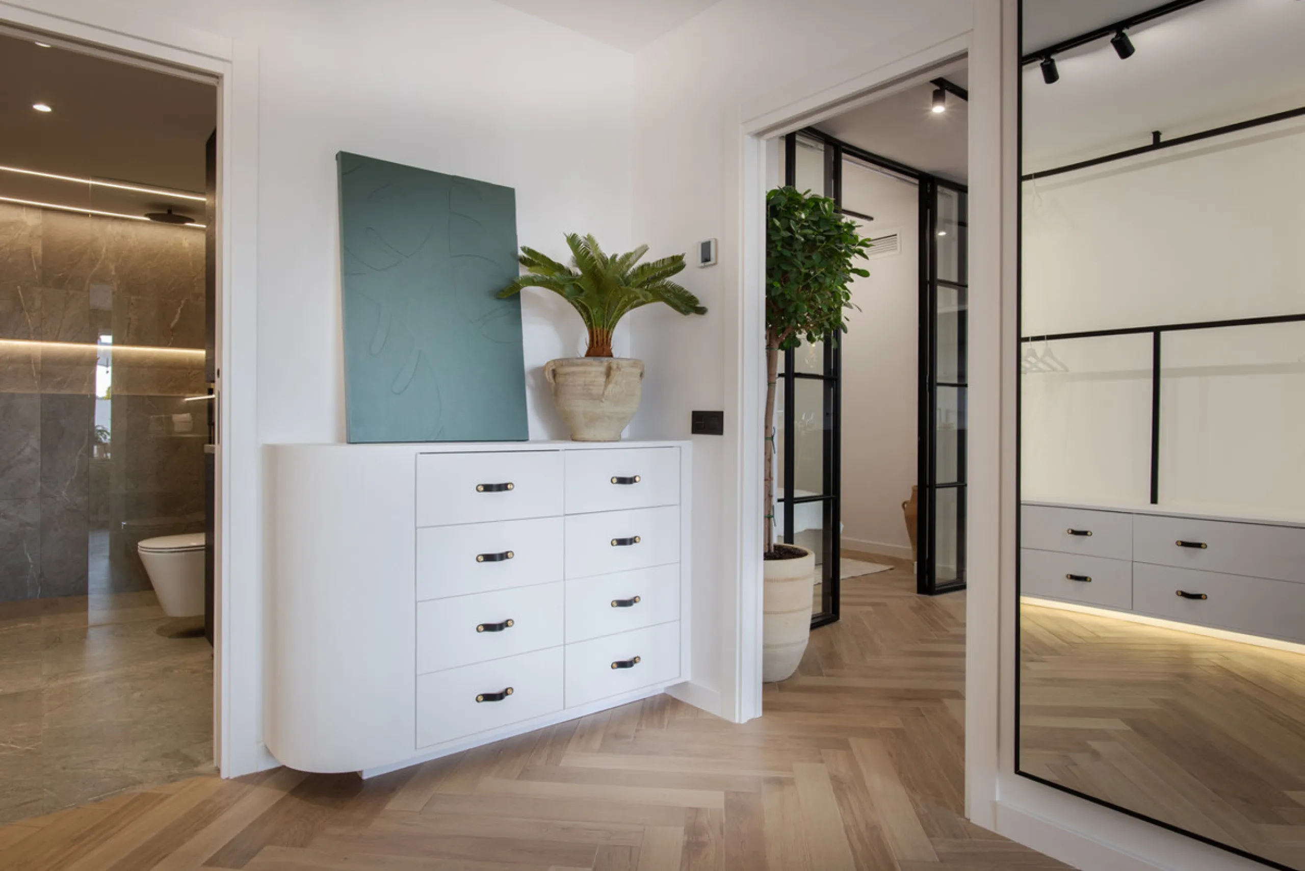 Apartment - Middle Floor Apartment в продаже в Marbella, Málaga. В доме 3 спален и 5 ванных комнат. Площадь дома 143 м²