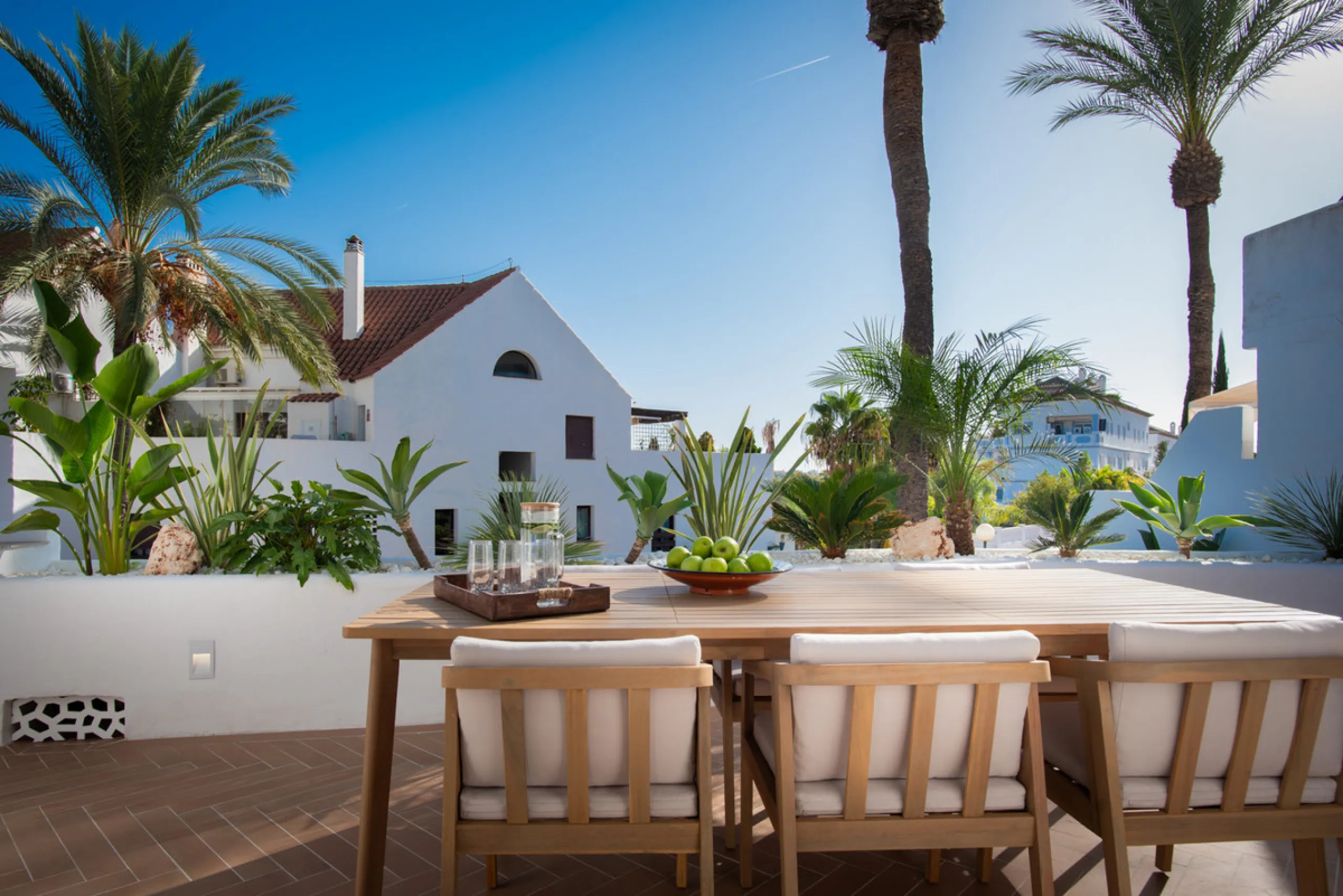 Apartment - Middle Floor Apartment в продаже в Marbella, Málaga. В доме 3 спален и 5 ванных комнат. Площадь дома 143 м²