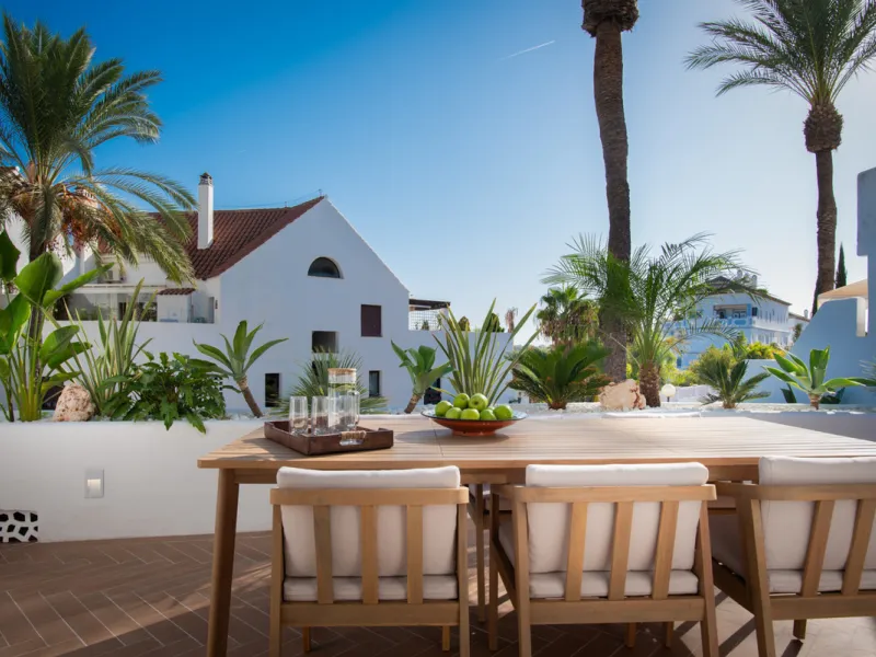Apartment - Middle Floor Apartment в продаже в Marbella, Málaga. В доме 3 спален и 5 ванных комнат. Площадь дома 143 м²