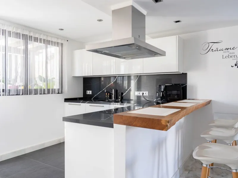 Elegant Beachside Townhouse in Sought-After Costalita