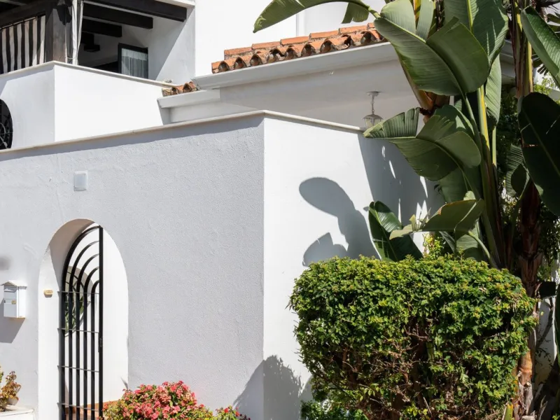 Elegant Beachside Townhouse in Sought-After Costalita
