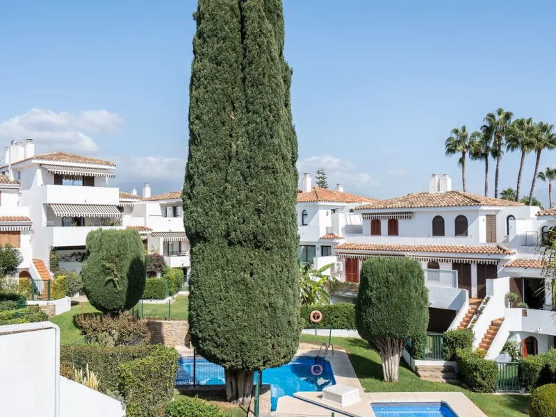 Elegant Beachside Townhouse in Sought-After Costalita