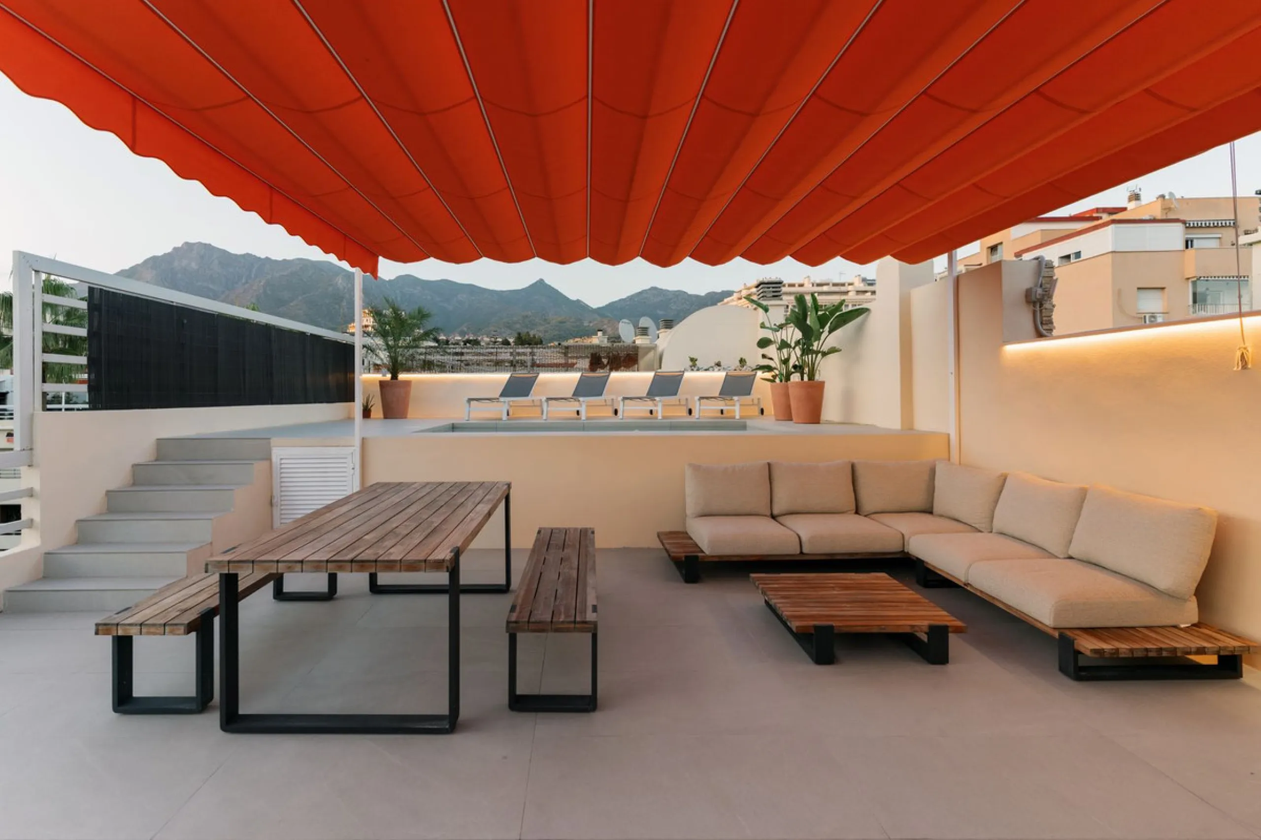 In the middle of Marbella's vibrant centre, just a few steps from the beach promenade, you'll find this stunning penthouse where calm and comfort take over the moment you step inside. This fully refurbished 3-bedroom penthouse blends contemporary style wi