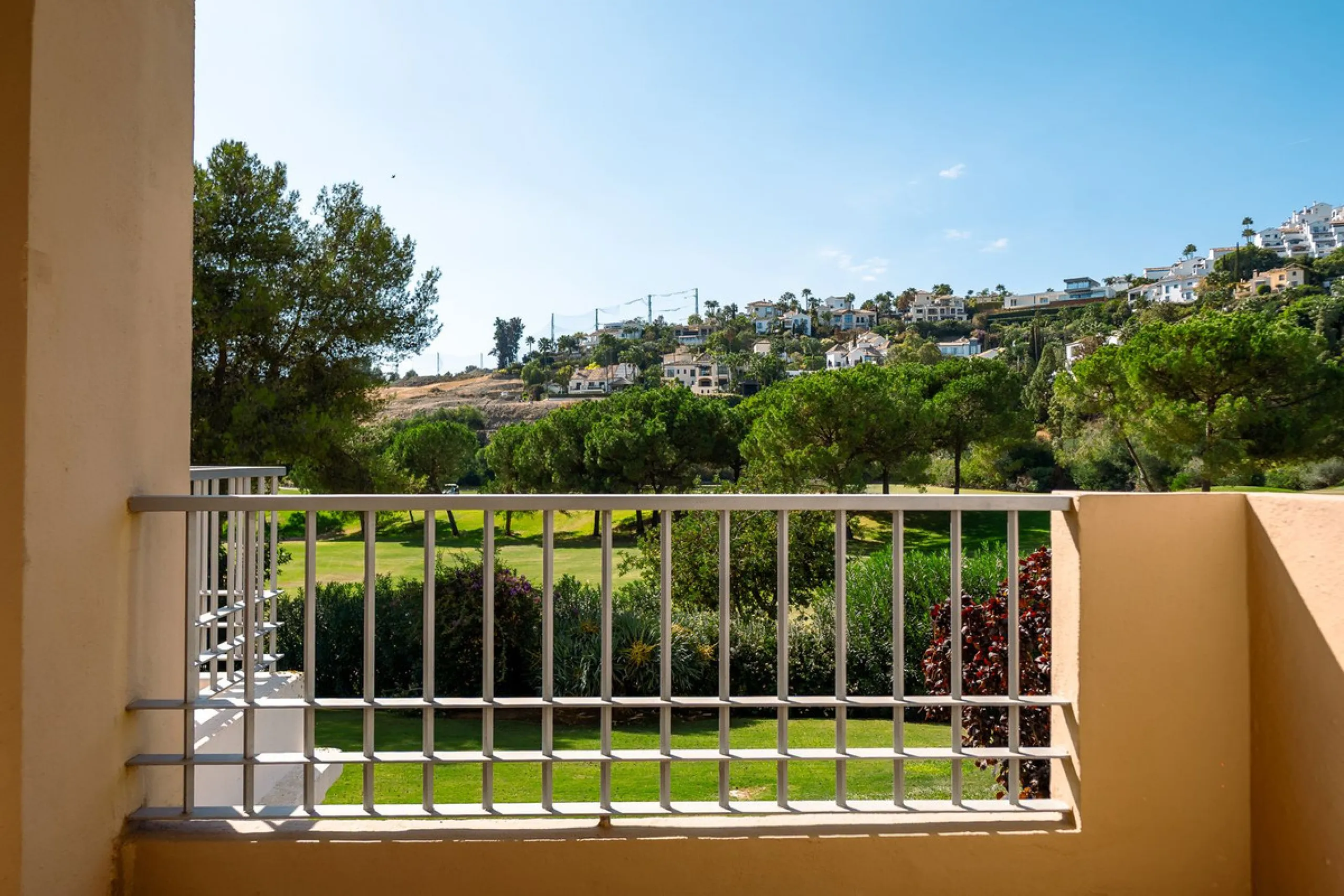 First-Line Golf 3-Bedroom Apartment in La Torre, Los Arqueros Golf