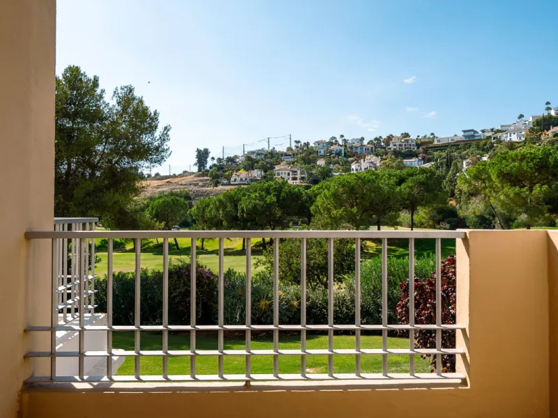 First-Line Golf 3-Bedroom Apartment in La Torre, Los Arqueros Golf