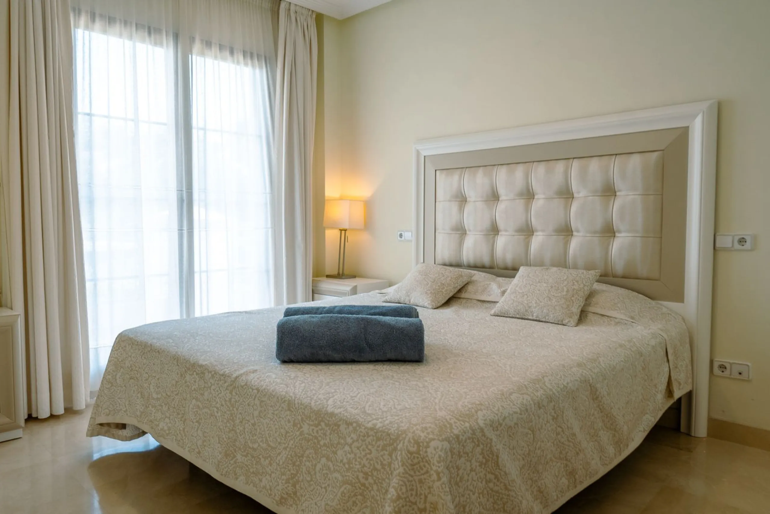 First-Line Golf 3-Bedroom Apartment in La Torre, Los Arqueros Golf
