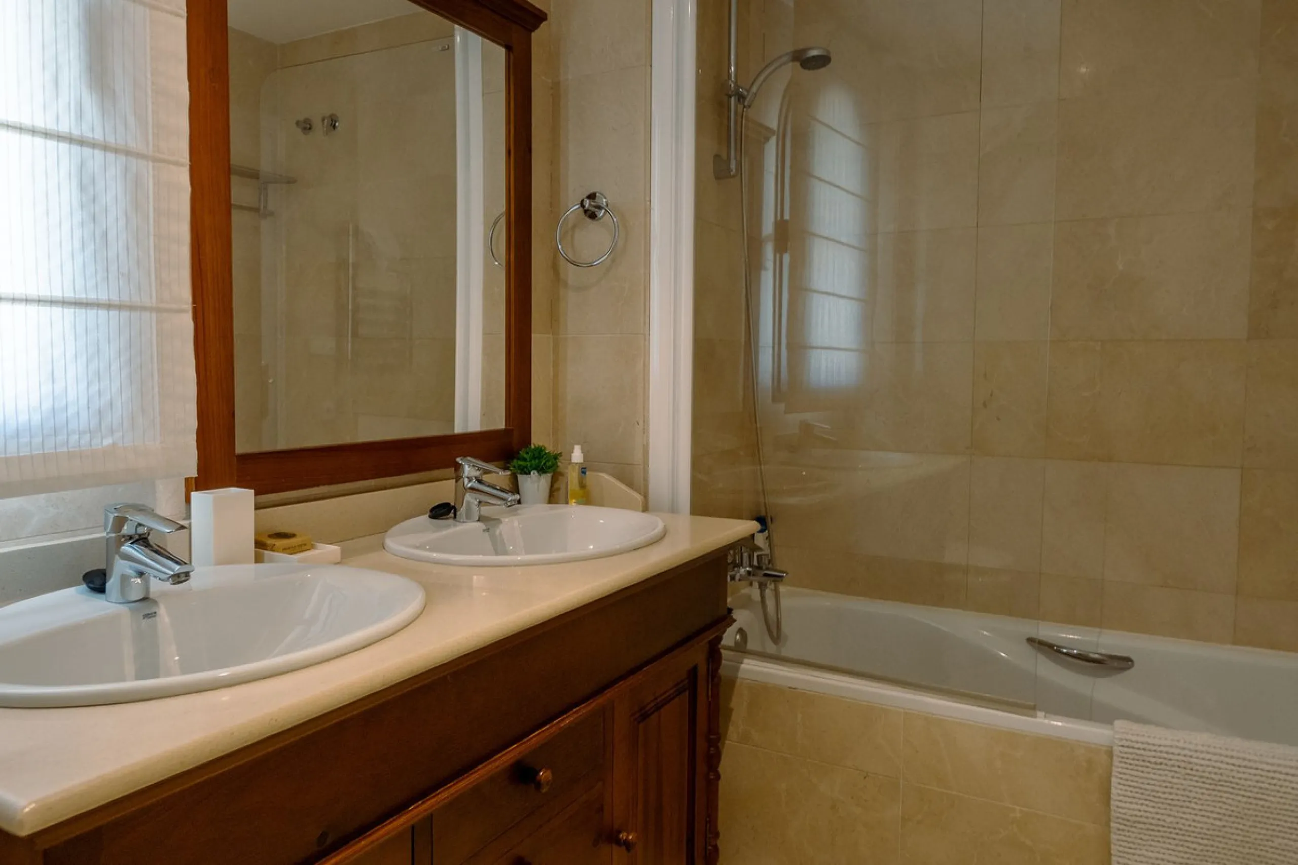 First-Line Golf 3-Bedroom Apartment in La Torre, Los Arqueros Golf