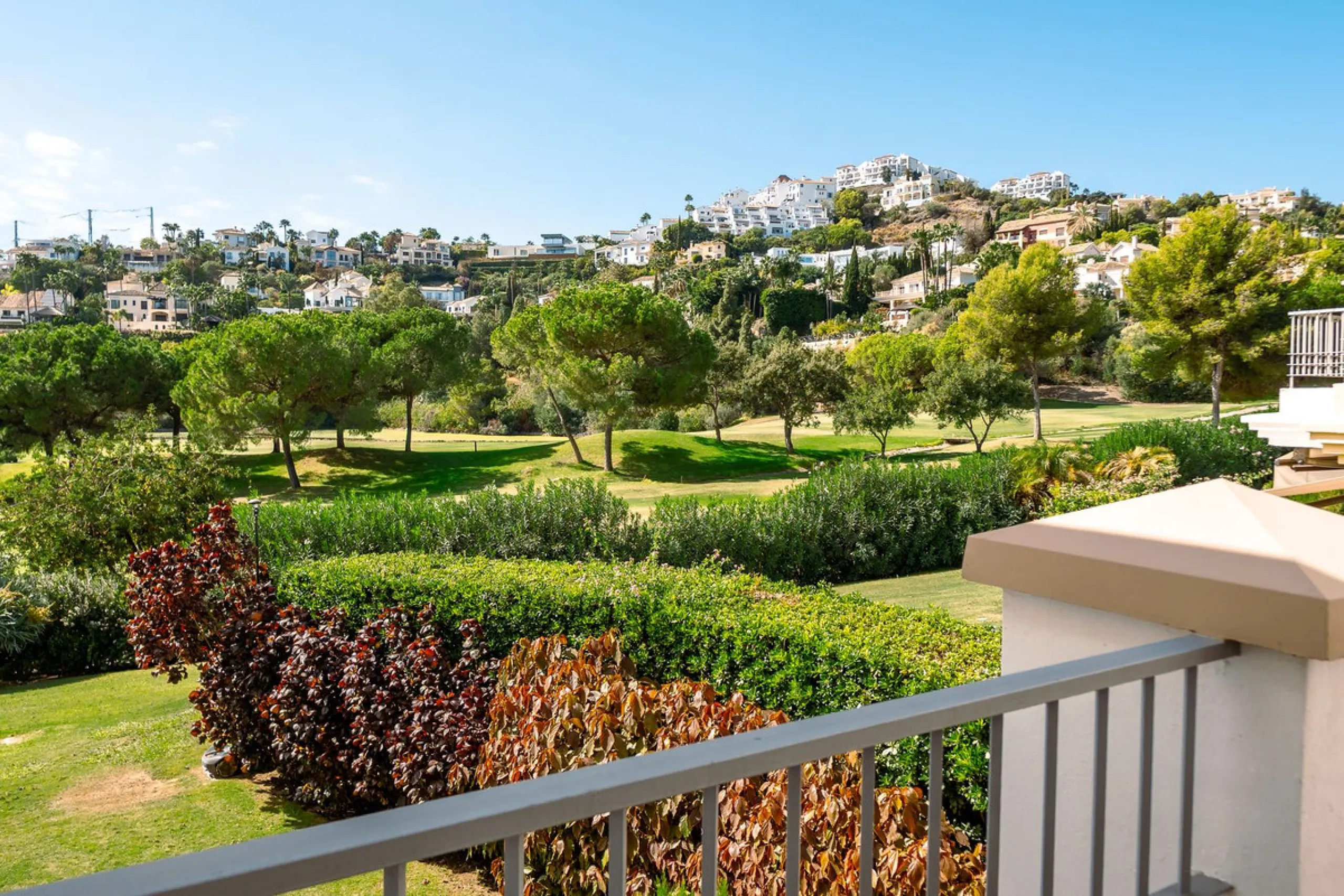 First-Line Golf 3-Bedroom Apartment in La Torre, Los Arqueros Golf