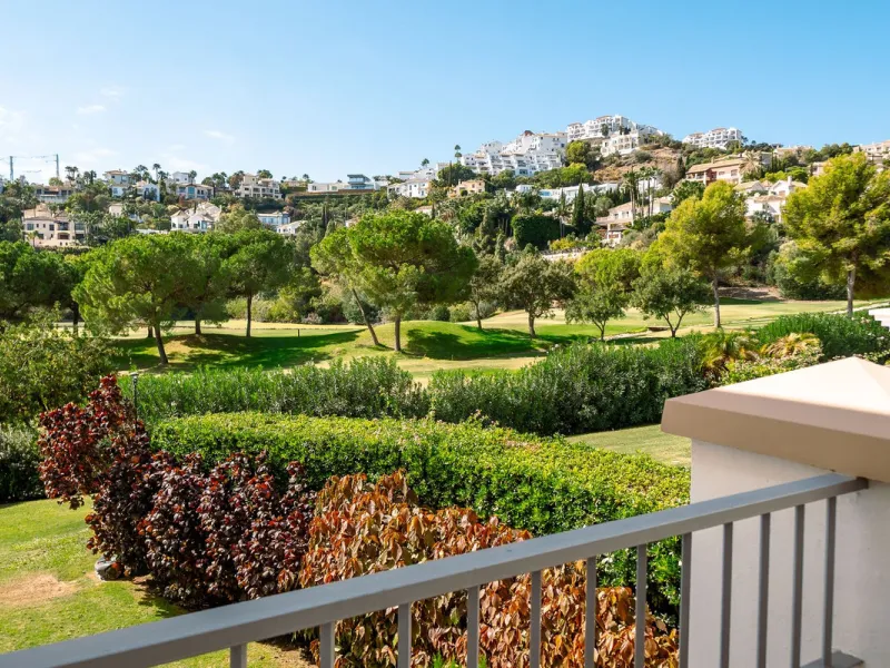 First-Line Golf 3-Bedroom Apartment in La Torre, Los Arqueros Golf