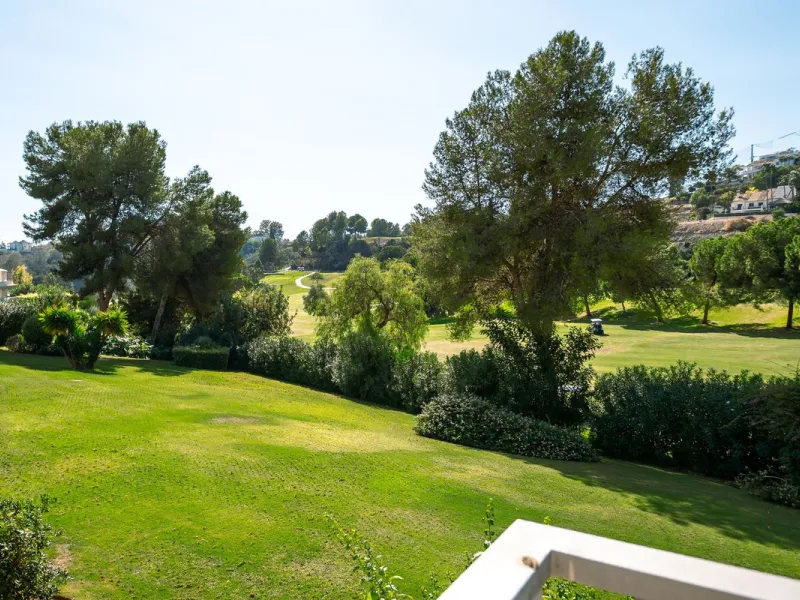 First-Line Golf 3-Bedroom Apartment in La Torre, Los Arqueros Golf