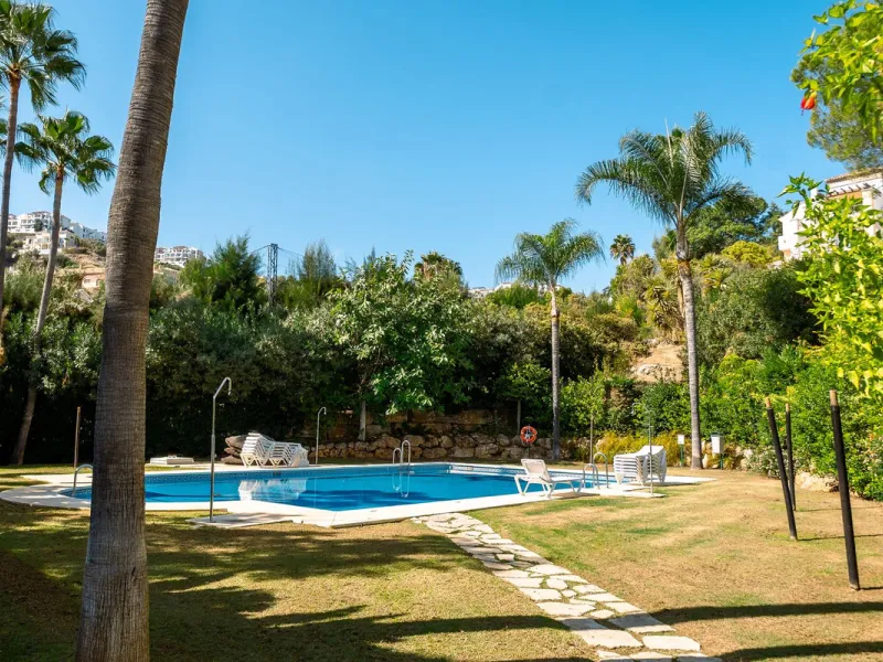 First-Line Golf 3-Bedroom Apartment in La Torre, Los Arqueros Golf