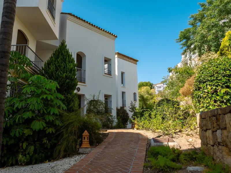 First-Line Golf 3-Bedroom Apartment in La Torre, Los Arqueros Golf