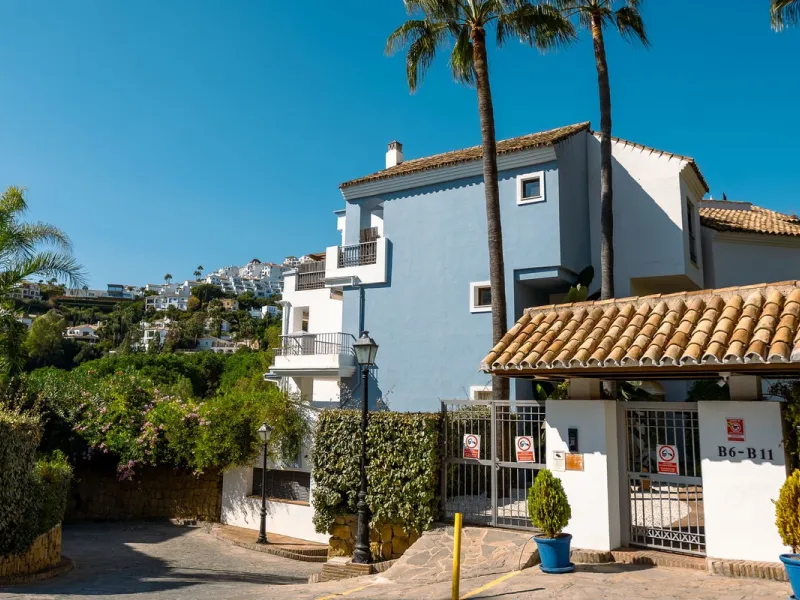 First-Line Golf 3-Bedroom Apartment in La Torre, Los Arqueros Golf