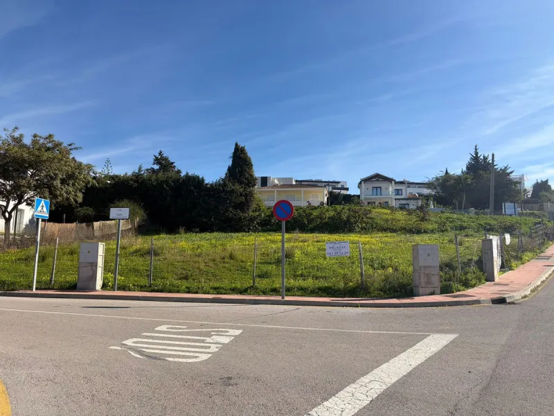 Plot with approved licence to Build Your Dream Villa in Valle Romano