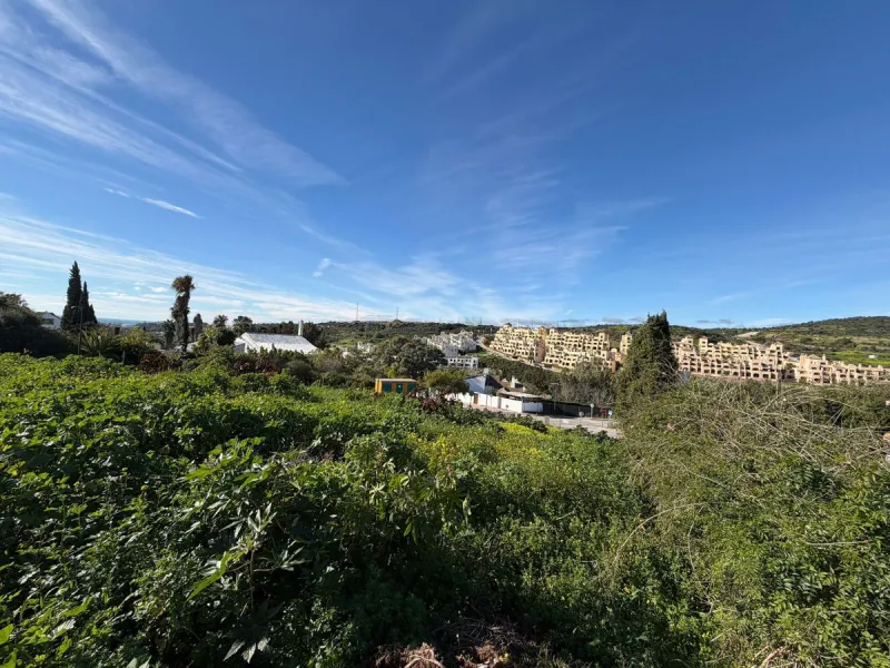 Plot with approved licence to Build Your Dream Villa in Valle Romano
