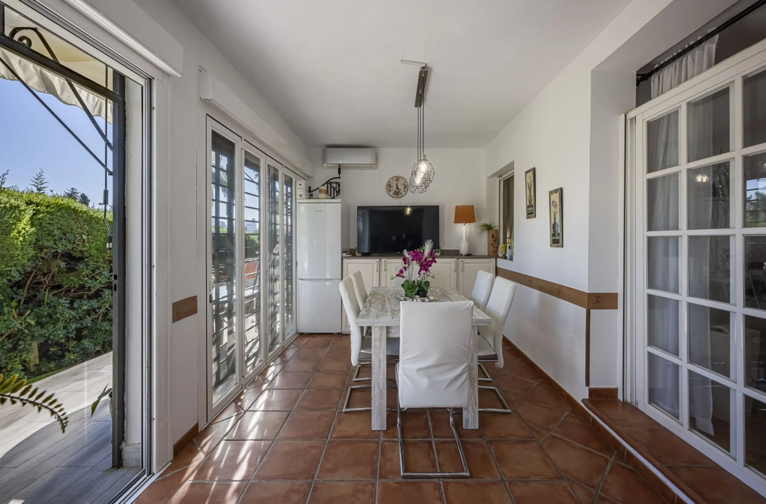 Apartment - Ground Floor Apartment в продаже в Marbella, Málaga. В доме 3 спален и 2 ванных комнат. Площадь дома 93 м²