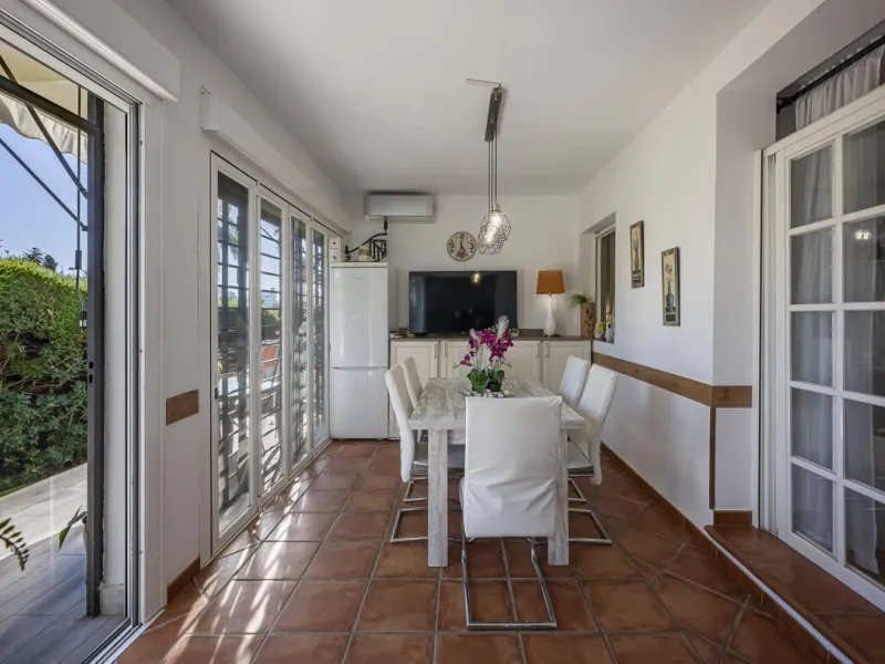 Apartment - Ground Floor Apartment в продаже в Marbella, Málaga. В доме 3 спален и 2 ванных комнат. Площадь дома 93 м²