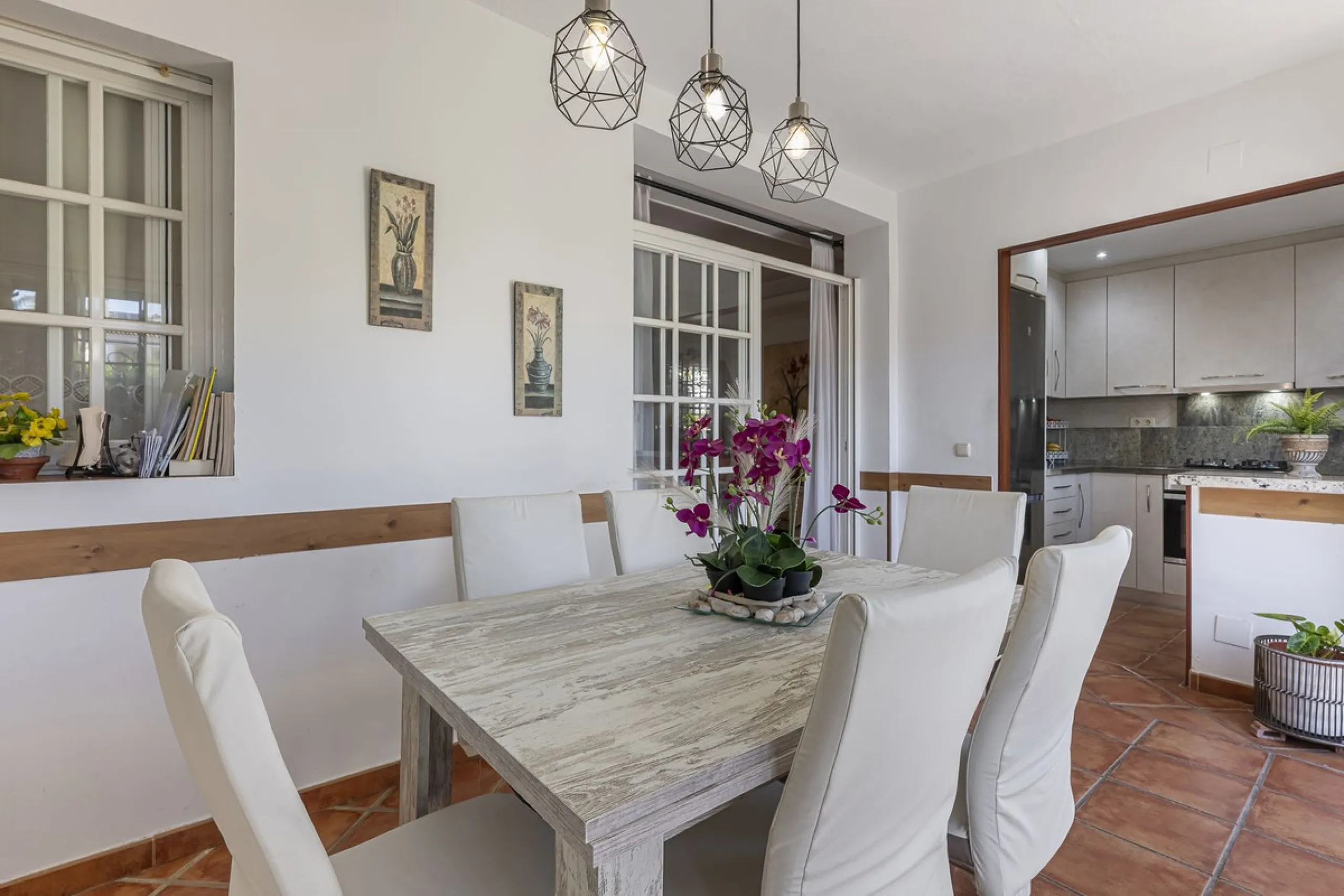 Apartment - Ground Floor Apartment в продаже в Marbella, Málaga. В доме 3 спален и 2 ванных комнат. Площадь дома 93 м²
