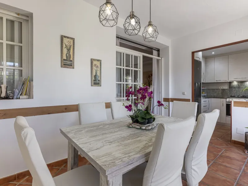 Apartment - Ground Floor Apartment в продаже в Marbella, Málaga. В доме 3 спален и 2 ванных комнат. Площадь дома 93 м²