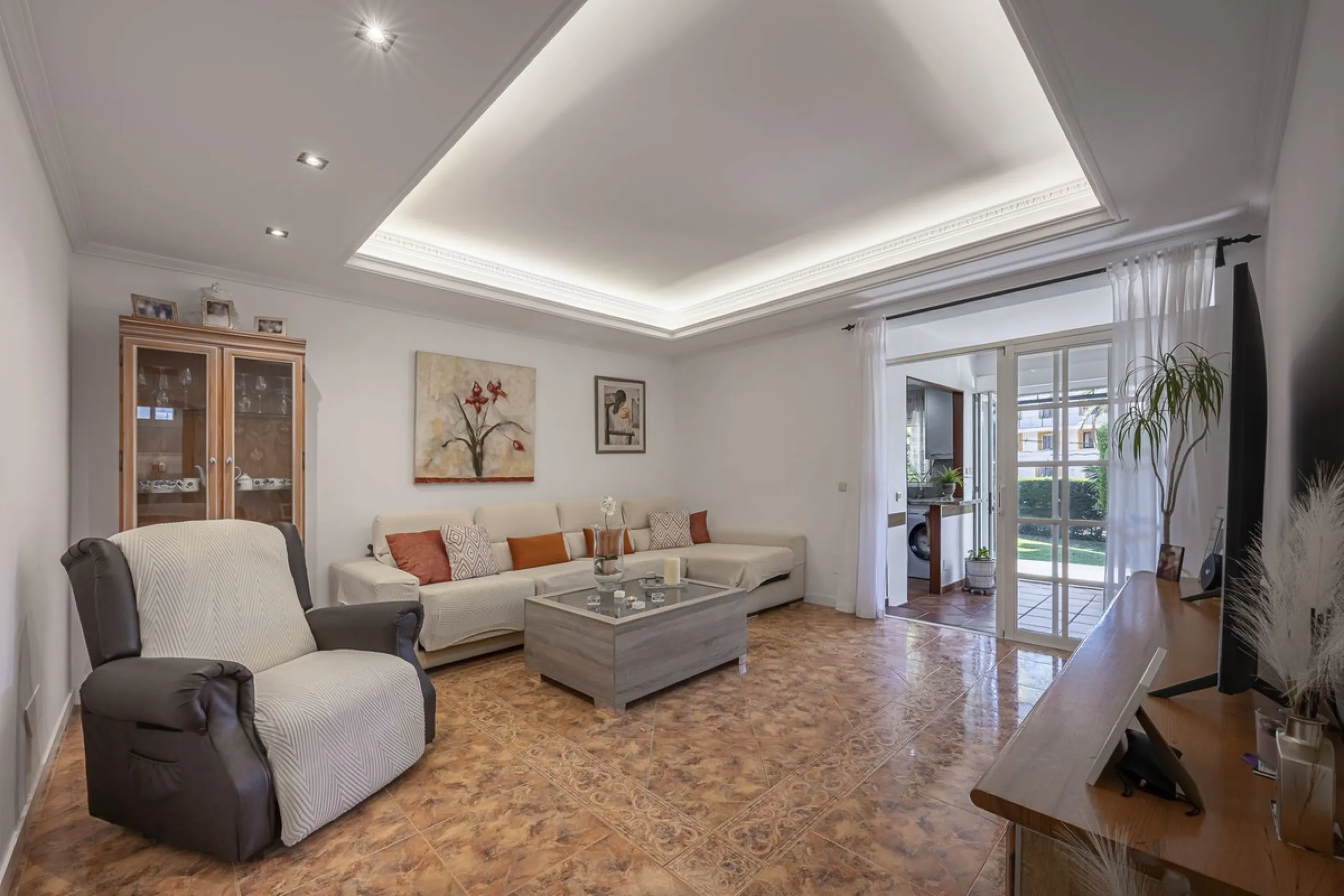 Apartment - Ground Floor Apartment в продаже в Marbella, Málaga. В доме 3 спален и 2 ванных комнат. Площадь дома 93 м²