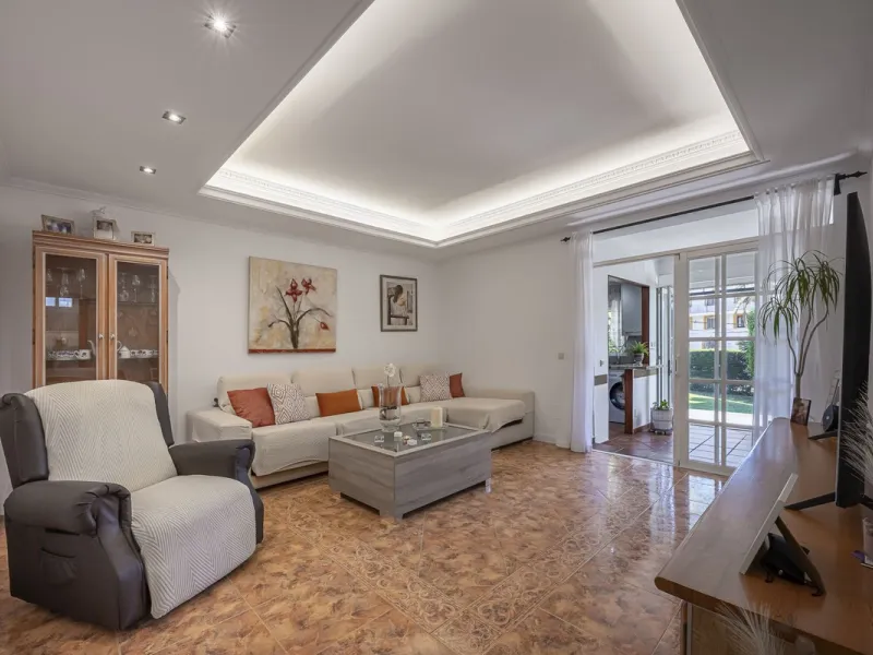 Apartment - Ground Floor Apartment в продаже в Marbella, Málaga. В доме 3 спален и 2 ванных комнат. Площадь дома 93 м²