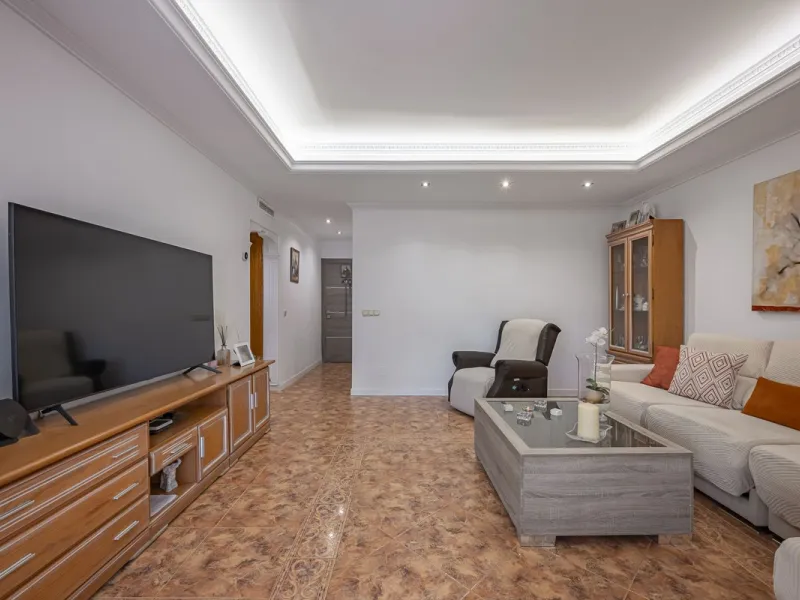 Apartment - Ground Floor Apartment в продаже в Marbella, Málaga. В доме 3 спален и 2 ванных комнат. Площадь дома 93 м²
