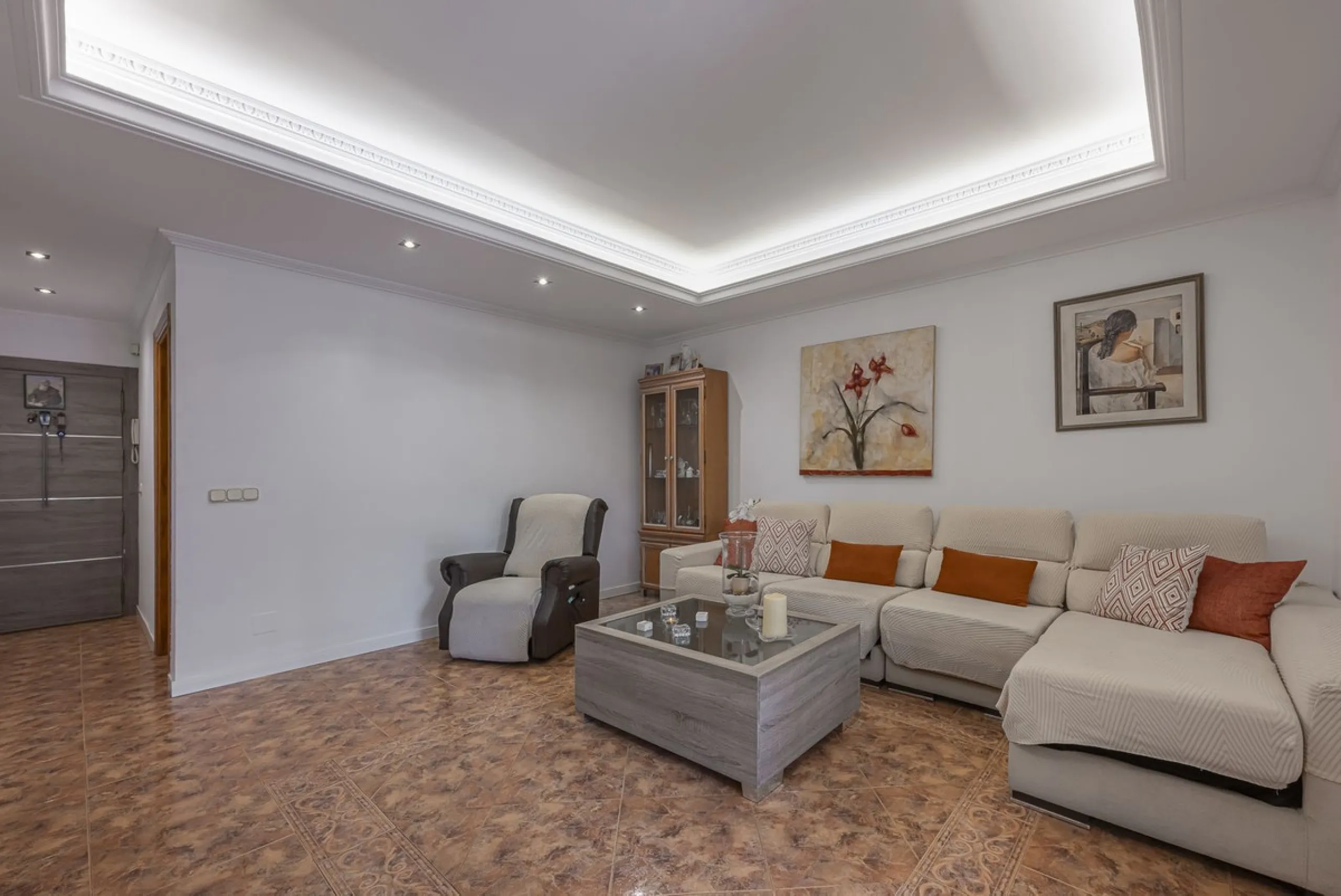 Apartment - Ground Floor Apartment в продаже в Marbella, Málaga. В доме 3 спален и 2 ванных комнат. Площадь дома 93 м²