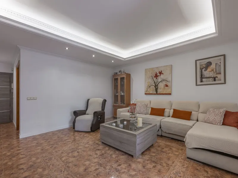Apartment - Ground Floor Apartment в продаже в Marbella, Málaga. В доме 3 спален и 2 ванных комнат. Площадь дома 93 м²