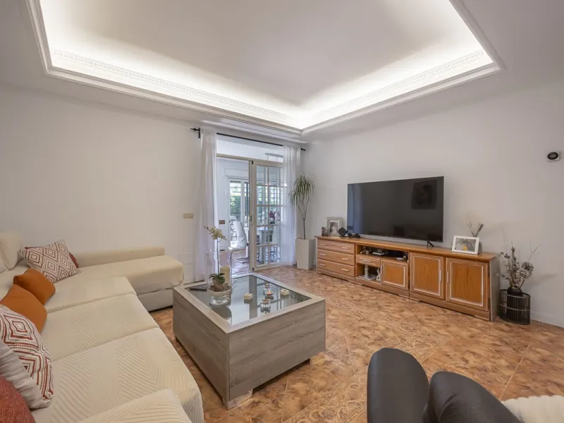Apartment - Ground Floor Apartment в продаже в Marbella, Málaga. В доме 3 спален и 2 ванных комнат. Площадь дома 93 м²