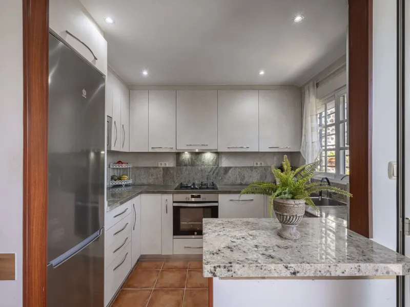 Apartment - Ground Floor Apartment в продаже в Marbella, Málaga. В доме 3 спален и 2 ванных комнат. Площадь дома 93 м²
