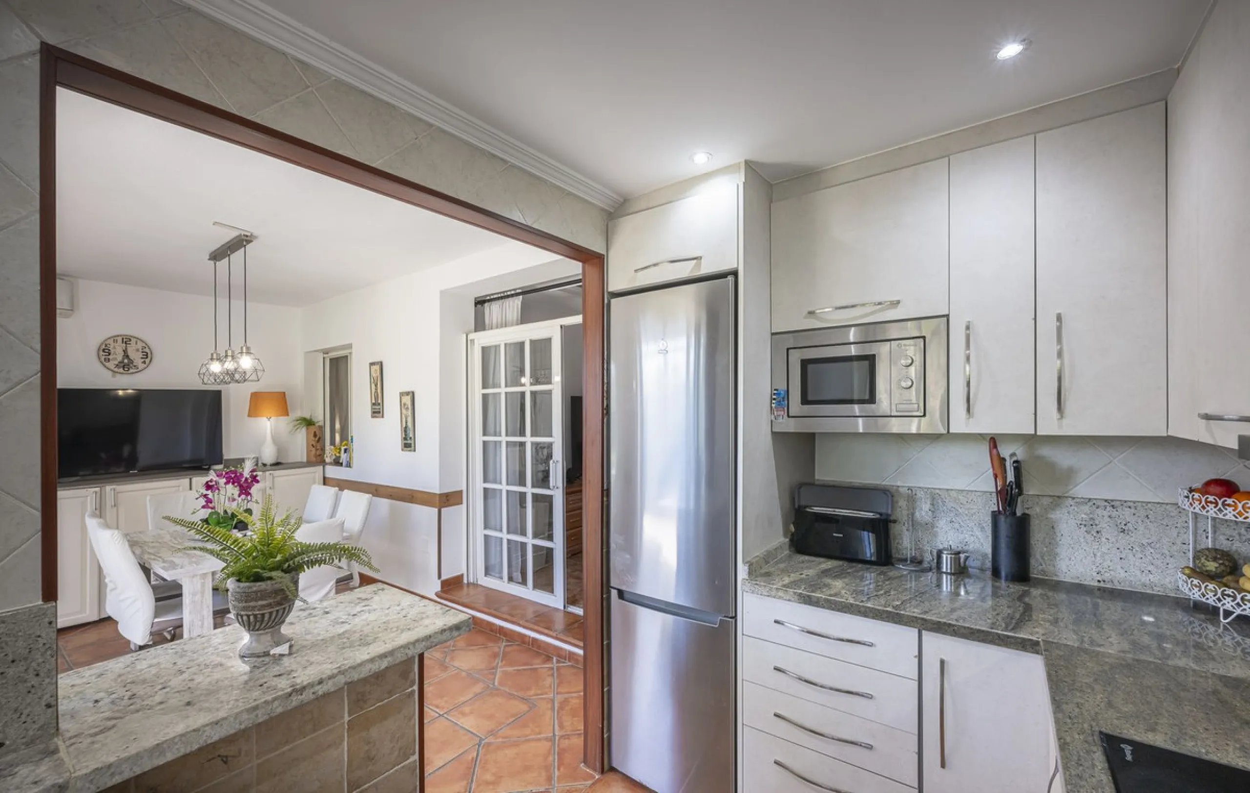 Apartment - Ground Floor Apartment в продаже в Marbella, Málaga. В доме 3 спален и 2 ванных комнат. Площадь дома 93 м²