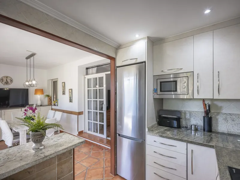 Apartment - Ground Floor Apartment в продаже в Marbella, Málaga. В доме 3 спален и 2 ванных комнат. Площадь дома 93 м²