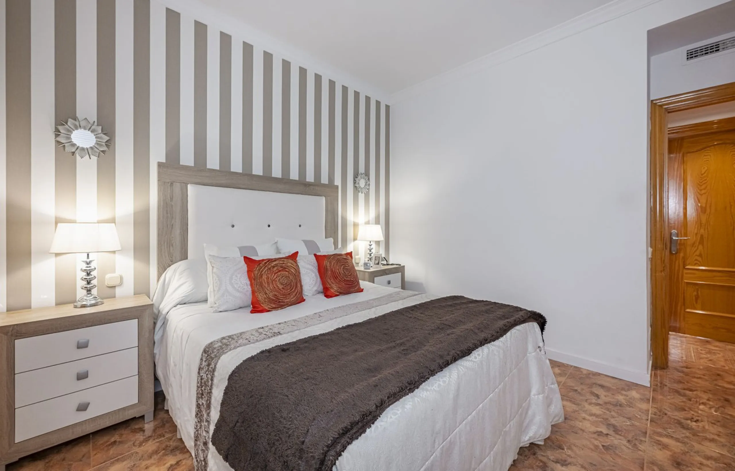 Apartment - Ground Floor Apartment в продаже в Marbella, Málaga. В доме 3 спален и 2 ванных комнат. Площадь дома 93 м²