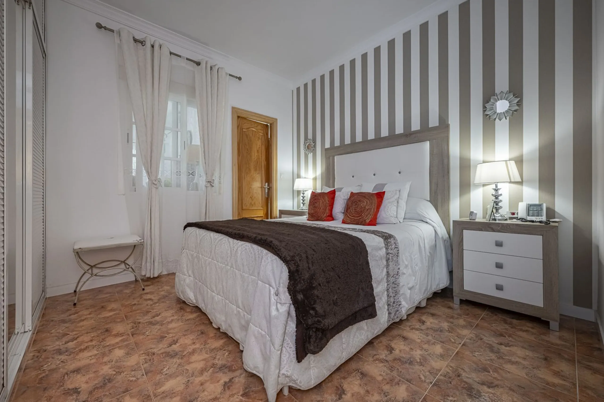Apartment - Ground Floor Apartment в продаже в Marbella, Málaga. В доме 3 спален и 2 ванных комнат. Площадь дома 93 м²