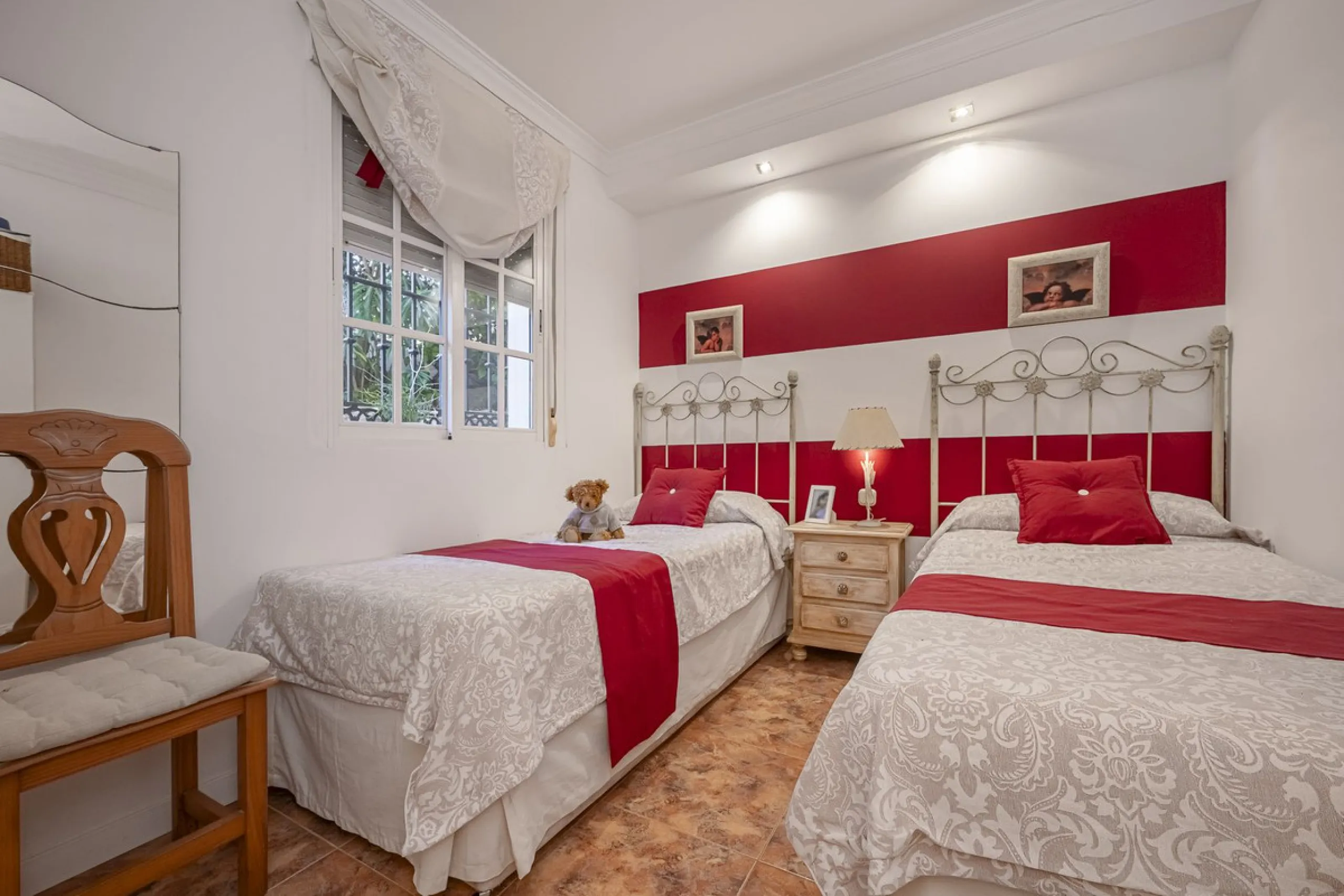 Apartment - Ground Floor Apartment в продаже в Marbella, Málaga. В доме 3 спален и 2 ванных комнат. Площадь дома 93 м²
