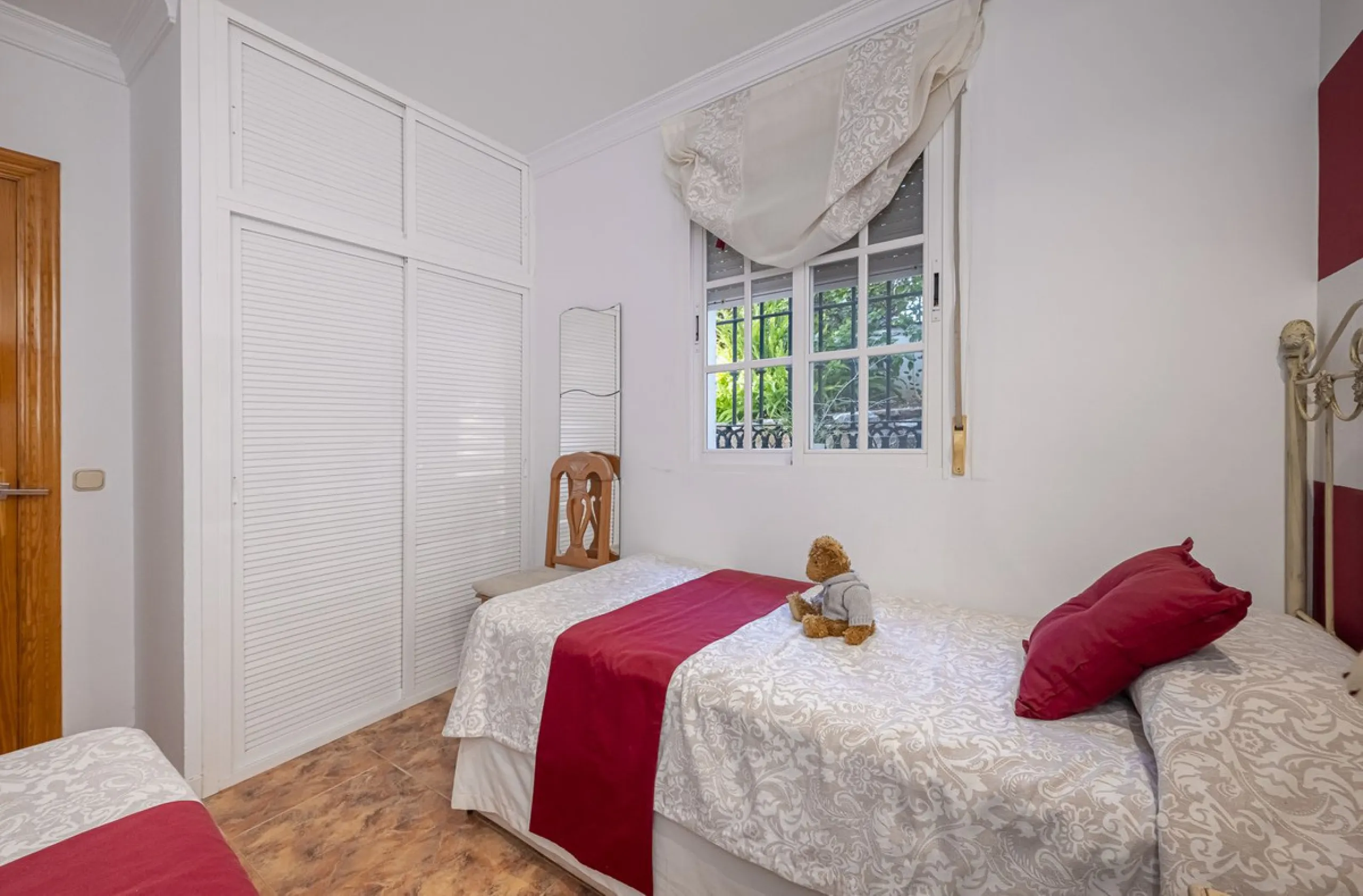 Apartment - Ground Floor Apartment в продаже в Marbella, Málaga. В доме 3 спален и 2 ванных комнат. Площадь дома 93 м²
